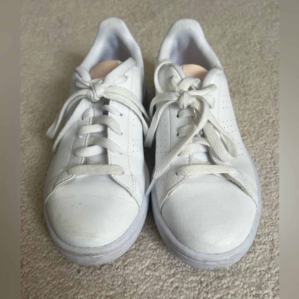 Adidas Women's Advantage tennis shoes